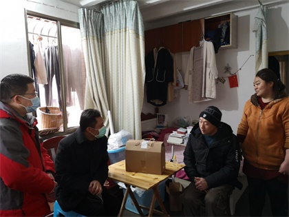 市總工會慰問困難職工 (2).jpg