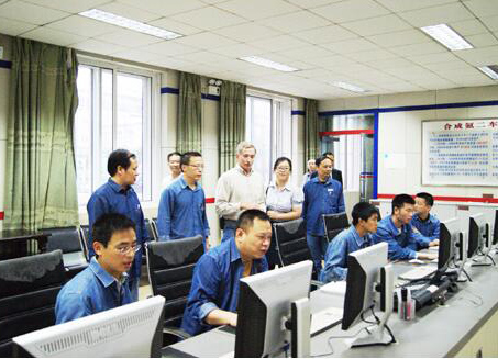 美國(guó)專家在瀘考察