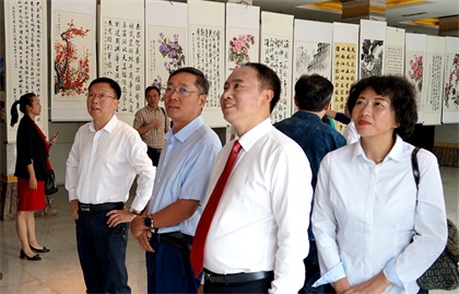 瀘天化股份公司舉行“三慶”活動(dòng)文學(xué)書畫攝影作品展