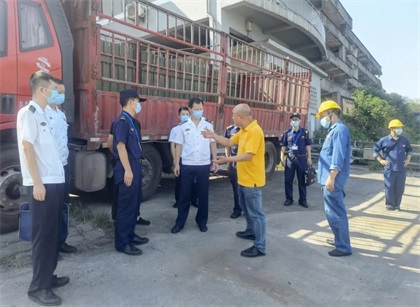 瀘州海事局局長(zhǎng)梁旭紅一行檢查瀘天化港口安全工作