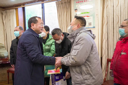 瀘天化集團公司開展2023年春節(jié)送溫暖活動