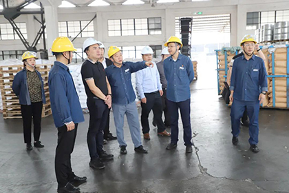 納溪區(qū)副區(qū)長(zhǎng)黃祖鑫到油脂公司檢查安全生產(chǎn)工作